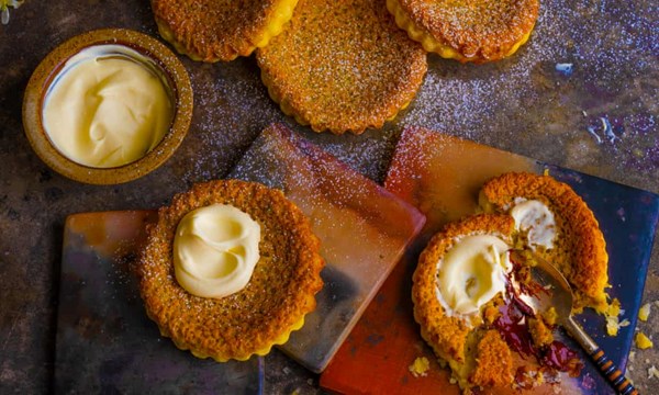 Pistachio and chocolate tarts