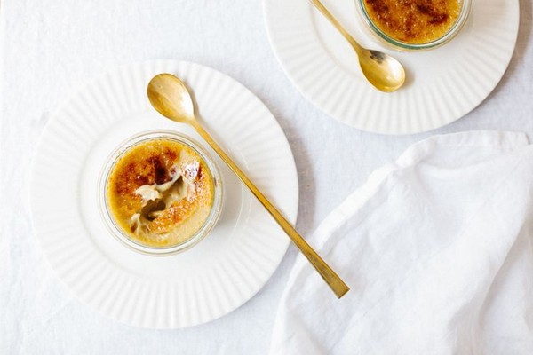 Pistachio and honey creme brulee