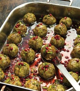 Pistachio and pomegranate meatballs (Kufteh-ye pesteh-o anar)