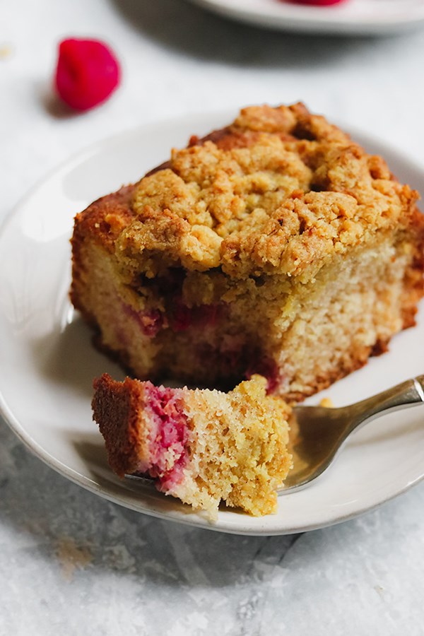 Pistachio and raspberry crumb cake