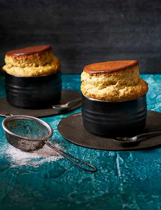 Pistachio and white chocolate soufflé 