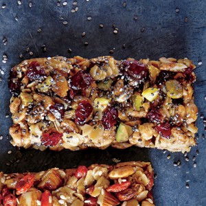 Pistachio-apple bars with chia seeds