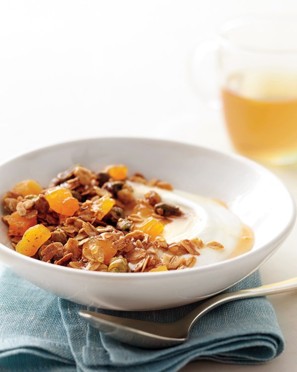 Pistachio-apricot granola