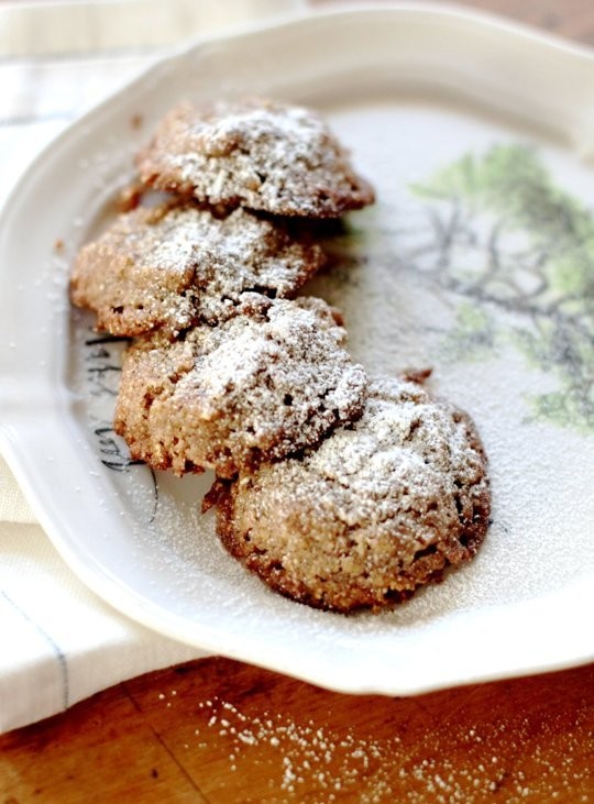 Pistachio-brown rice sablés