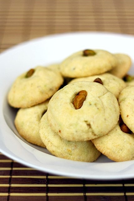 Pistachio butter cookies