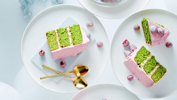 Pistachio cake with vanilla syrup and raspberry mascarpone