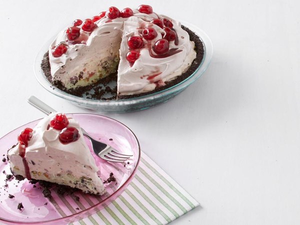 Pistachio-cherry ice cream pie 