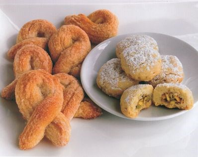 Pistachio-filled butter cookies (Mamoul)