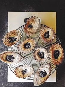Pistachio financiers