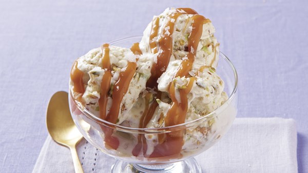 Pistachio frozen yogurt with salted caramel sauce