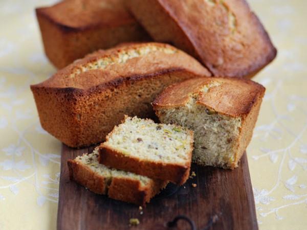 Pistachio-olive oil cake