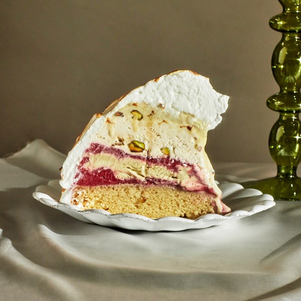 Pistachio-raspberry baked Alaska