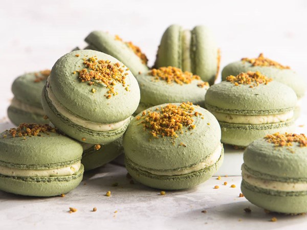 Pistachio-raspberry macarons