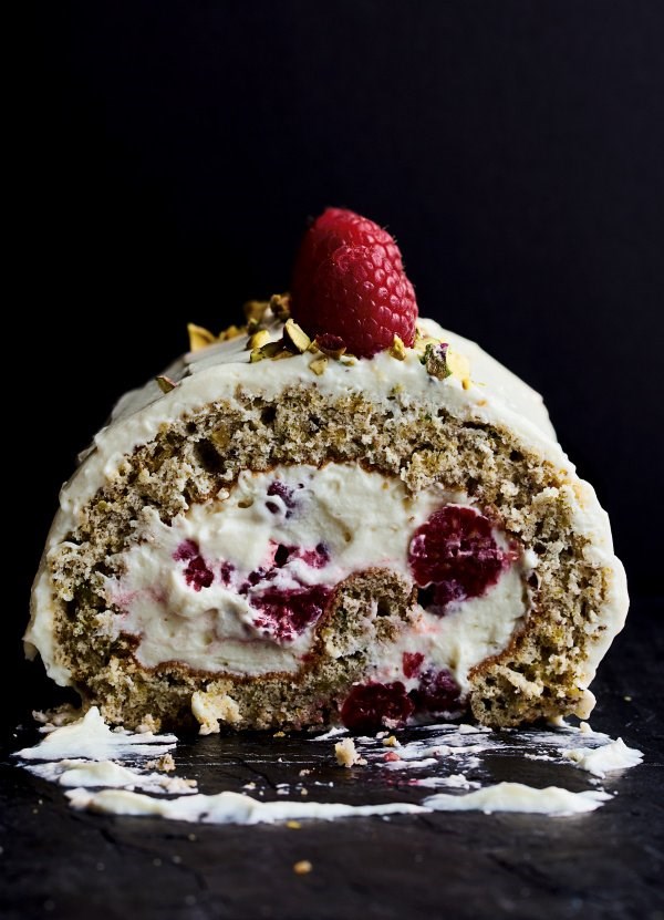 Pistachio roulade with raspberries and white chocolate