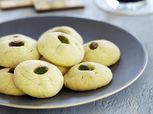 Pistachio shortbread mounds