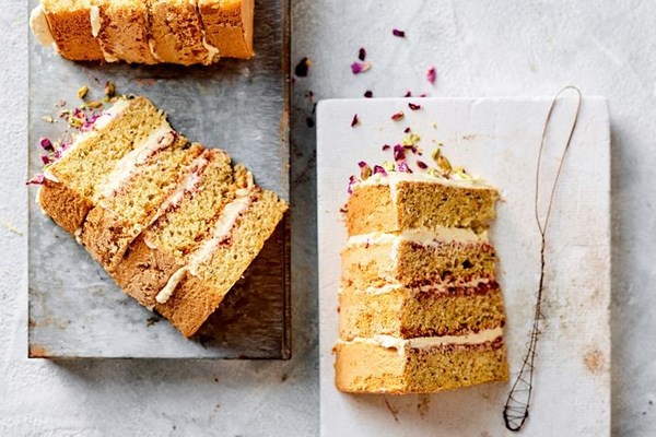 Pistachio sponge with strawberry jam and cream