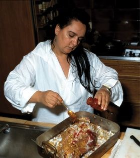Pistachio-stuffed lamb (Barreh-ye tu por ba pesteh)