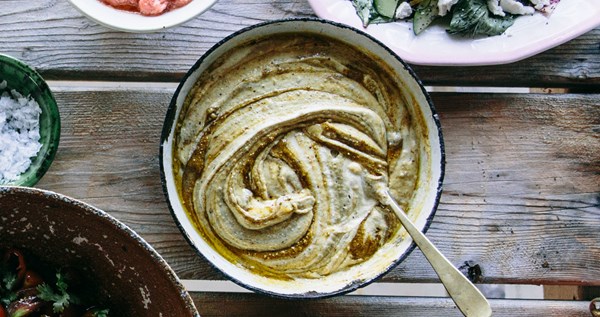 Pistachio-yogurt sauce