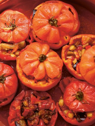 Pisto-stuffed tomatoes