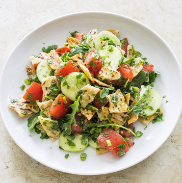 Pita bread salad with tomatoes (Fattoush)