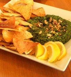 Pita crisps with spinach, walnut and garlic puree