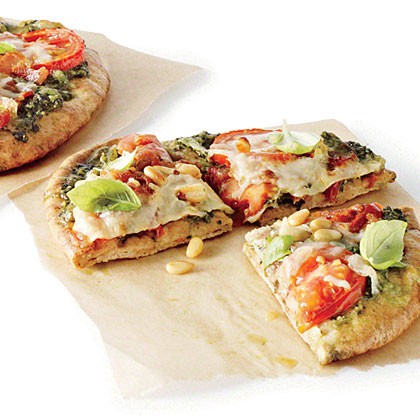 Pita pizzas with kale pesto, tomatoes, and bacon
