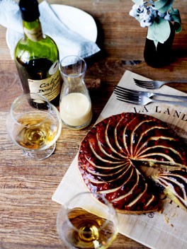 Pithiviers of frangipane and dates with sauce Anglaise