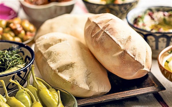 Pitta bread (Khobz araby)
