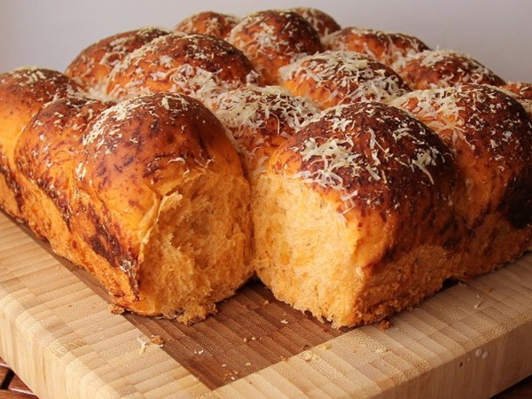 'Pizza' bread