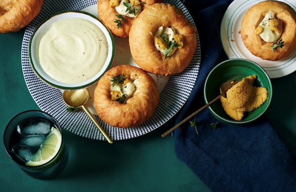 Pizza fritti with lemon puree and sea urchin