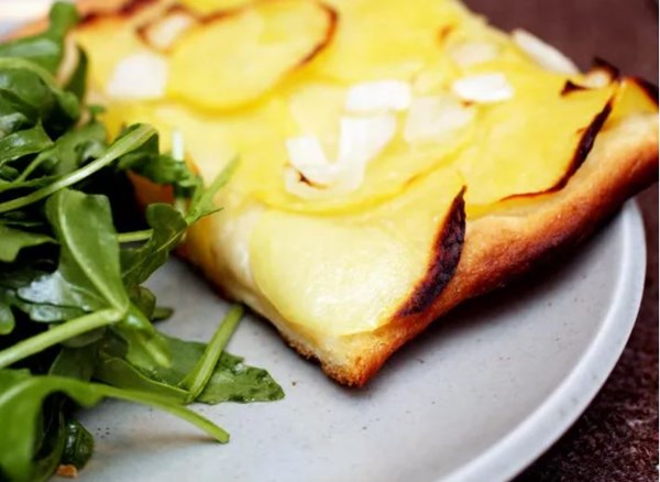 Pizza patate: potato pizza