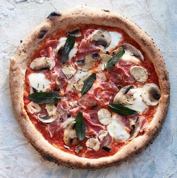 Pizza rossa: smoked leg ham, mushroom and sage
