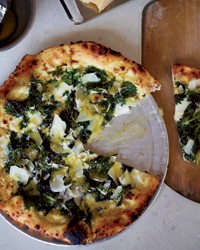 Pizza with garlic cream and nettles