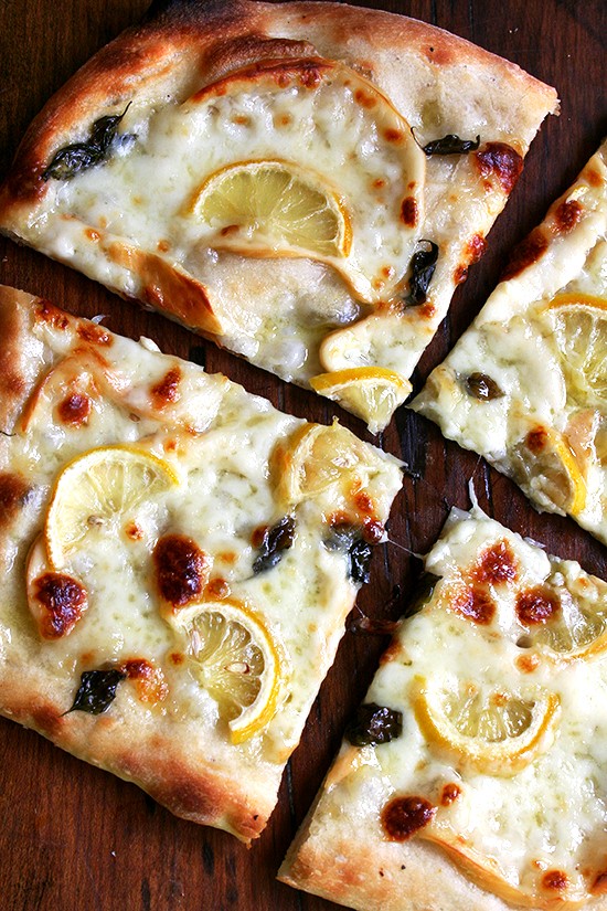 Pizza with lemon, smoked mozzarella & basil