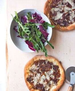 Pizzettes with mozzarella & onion relish