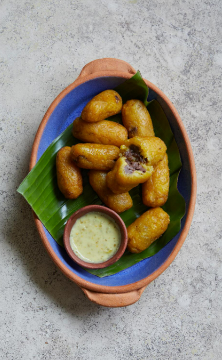 Plantain croquettes with beans or cheese (Croquetas de plátano macho rellenas de frijol)