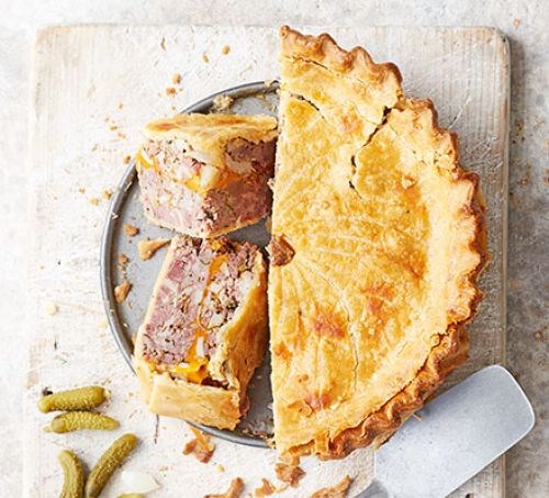 Ploughman's pork & cheese picnic pie