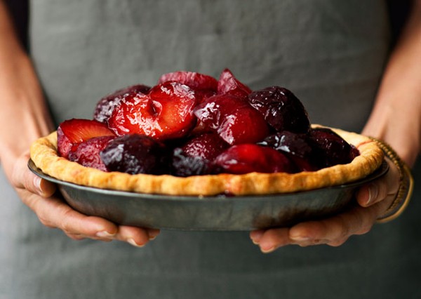 Plum and mascarpone pie