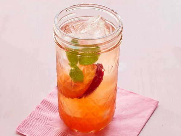 Plum-basil gin fizzes 