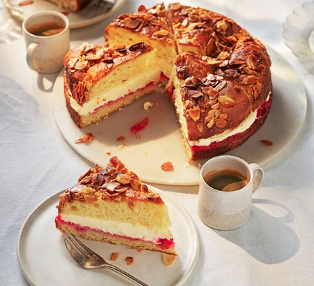 Plum bee sting cake