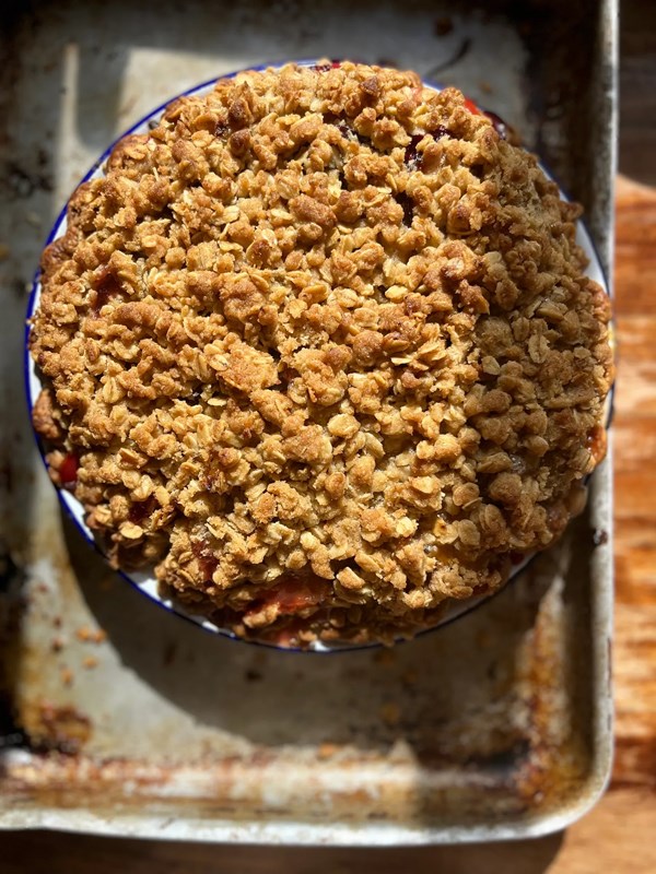 Plum crumble pie
