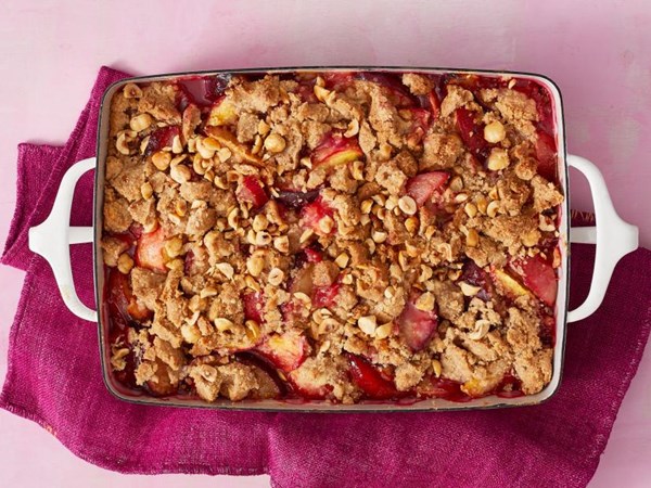 Plum-nectarine crumble with hazelnuts