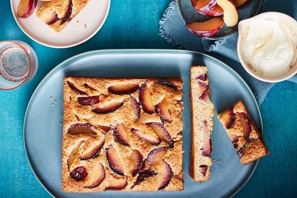 Plum picnic cake 