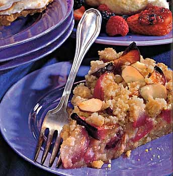 Plum tart with marzipan crumble