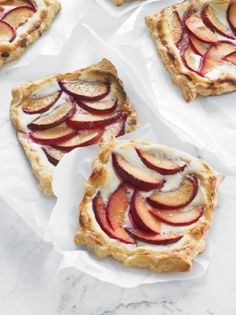 Plum tartlets with ginger and chèvre 