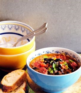 Plum tomato and bread soup (Tomatada)