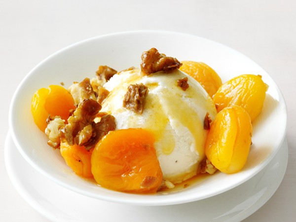 Poached apricot sundaes