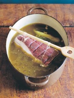 Poached beef roast (Rôti de bœuf à la ficelle)