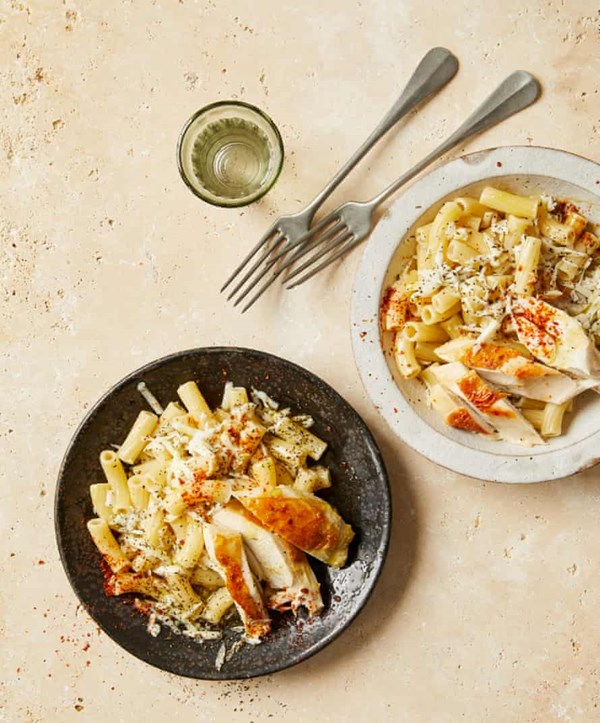 Poached chicken and pasta (Makarna bulli)