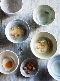 Poached egg in chicken broth (Zuppa alla Pavese)